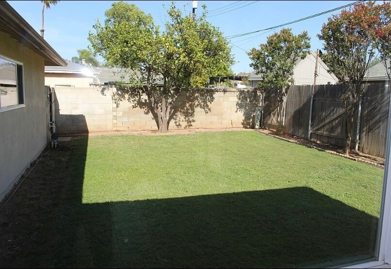 Building Photo - 8484 Monteel Pl