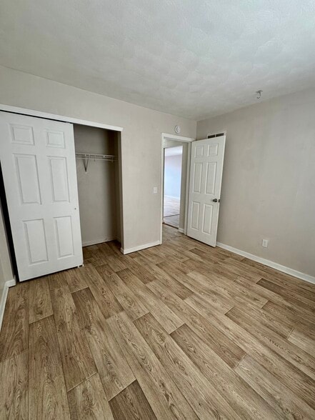 Building Photo - 671 W 64th St