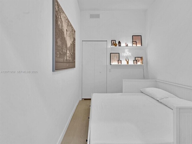 Building Photo - 501 NE 31st St