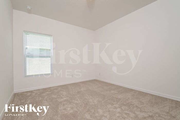 Building Photo - 900 Avenal Ln