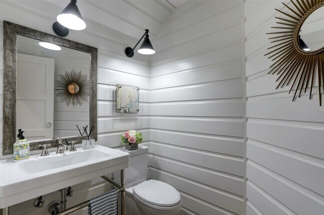 Building Photo - 1834 Tiki Dr