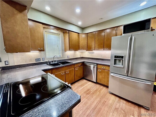 Building Photo - 38 Oakland Pl