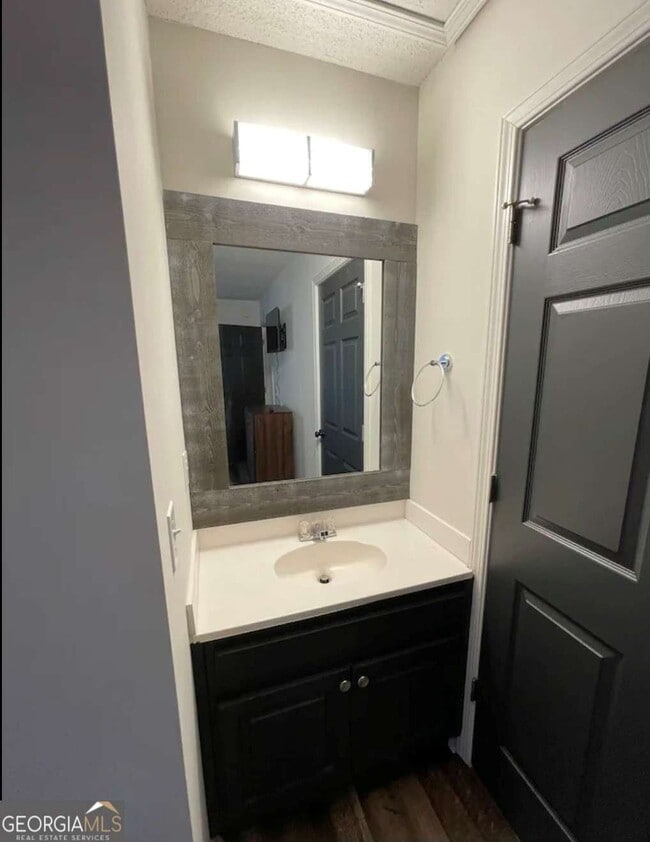 Building Photo - 683 Grant St