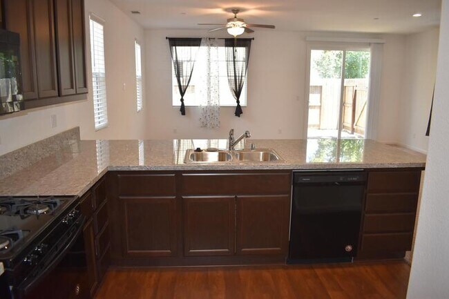 Building Photo - 1441 Bianchi Ln