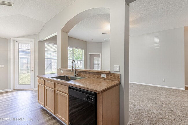 Building Photo - 2141 Stone Creek Dr
