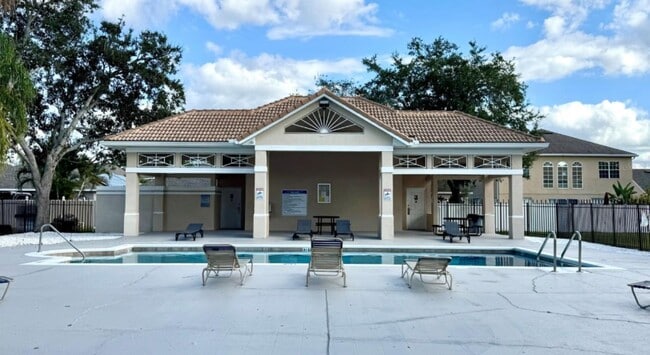 Building Photo - 13415 Fairway Glen Dr