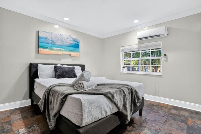 Building Photo - 2423 NE 202nd St