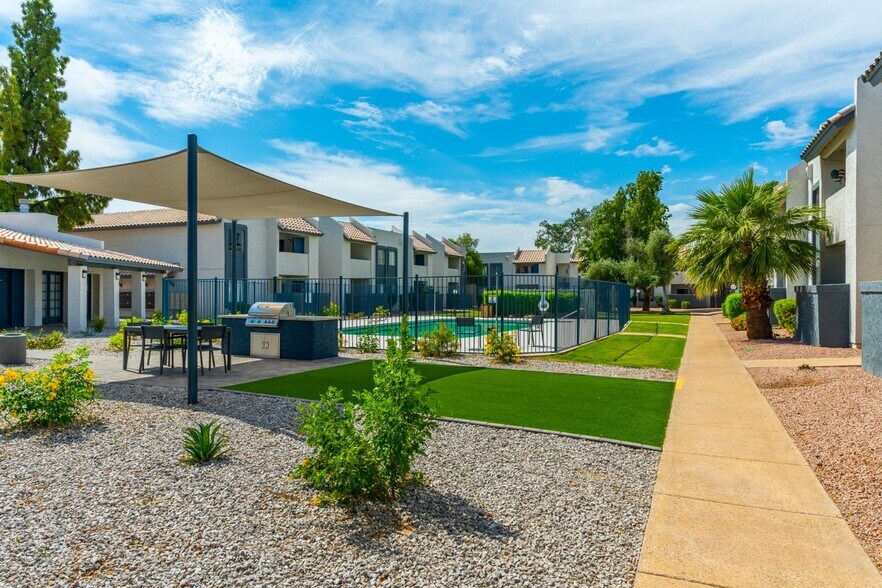 Rise Thunderbird 14020 N Black Canyon Hwy Phoenix AZ 85053 Apartment Finder