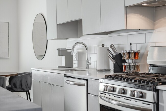Building Photo - Modern Townhome with Dual Primary Suites & 2-Car Garage | Knox-Henderson / Lower Greenville