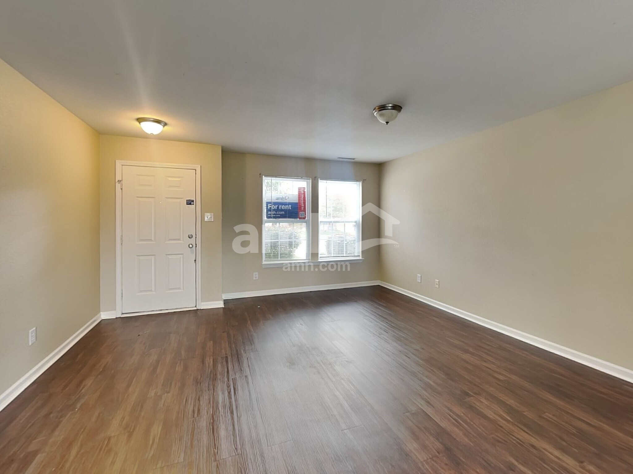 Building Photo - 1622 Carriage Cir