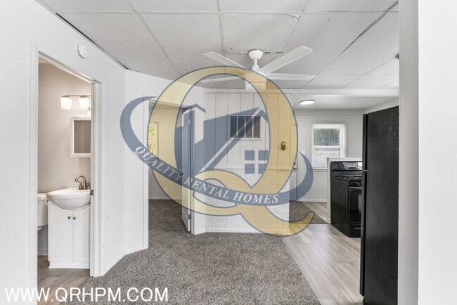 Building Photo - Available Now! - Lawn Maintenance Included