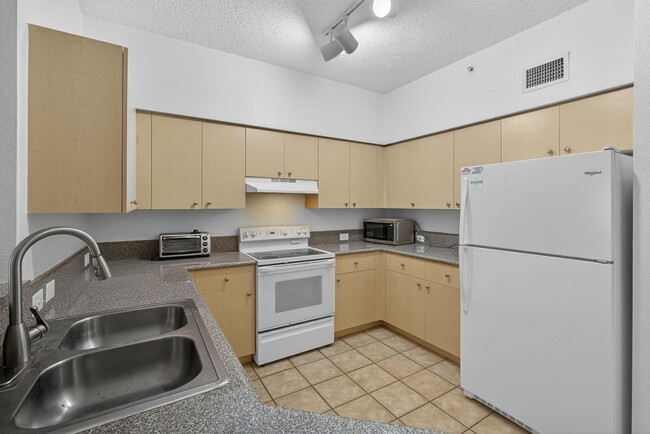 Building Photo - 340 Crestwood Cir