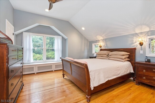 Building Photo - 460 Grove St