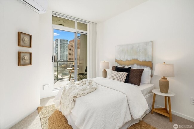 Building Photo - 2Bd/1.75Ba Bellevue Condo