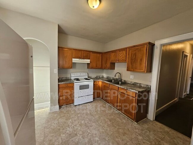 Building Photo - 703 Ravenswood Dr