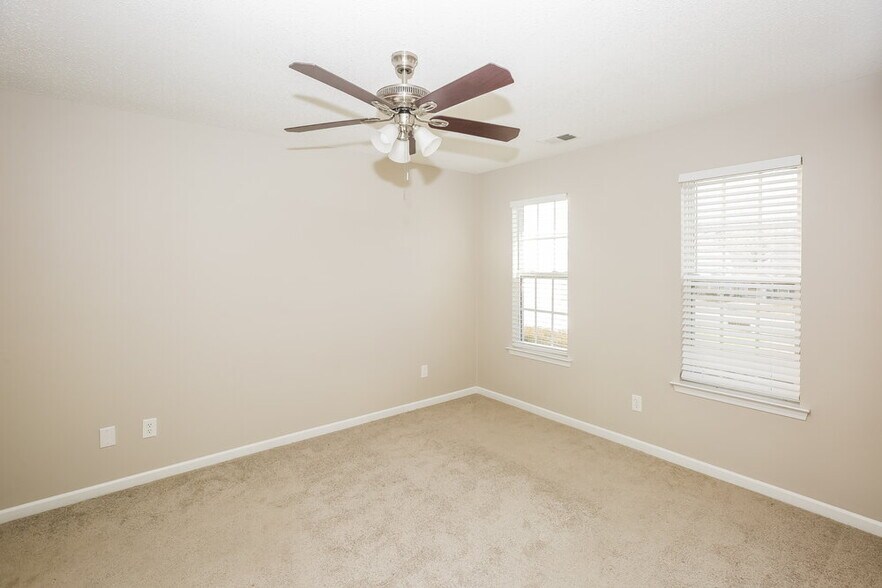 Building Photo - 4006 Salmon River Dr