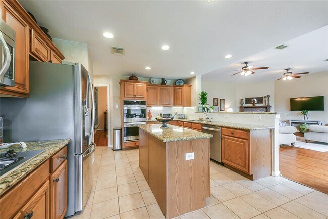 Building Photo - 501 Pine Bluff Dr