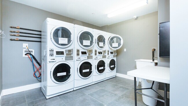 Building Photo - 62 E 21st St