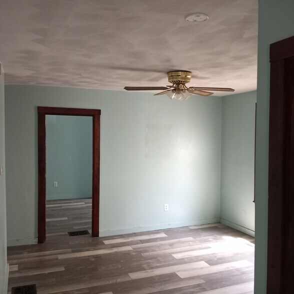 Building Photo - 25 Newcomb Pl