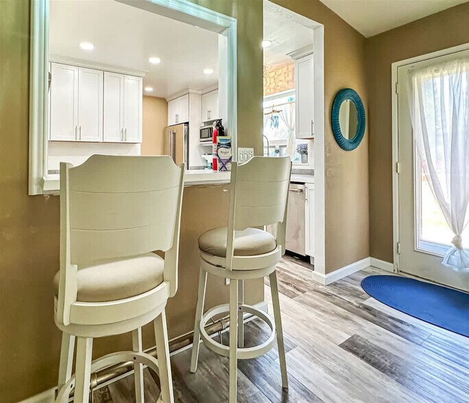 Building Photo - 262 Mantle Rd