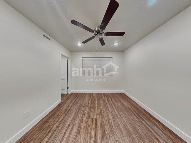 Building Photo - 4370 N Poplar St