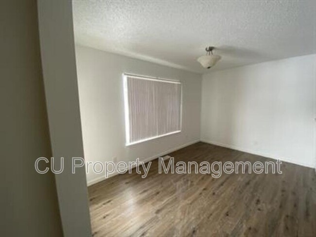 Building Photo - 907 Laura Dr