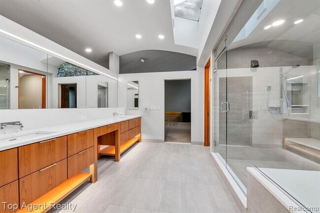 Building Photo - 5760 Snowshoe Cir