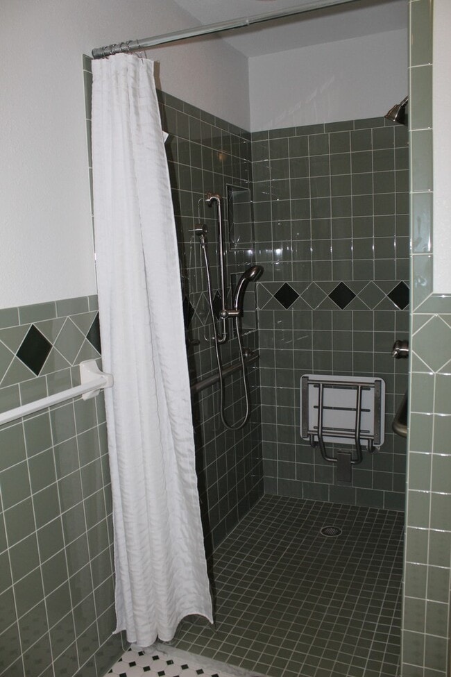 Building Photo - 3 BEDROOM, NORTH BELTON