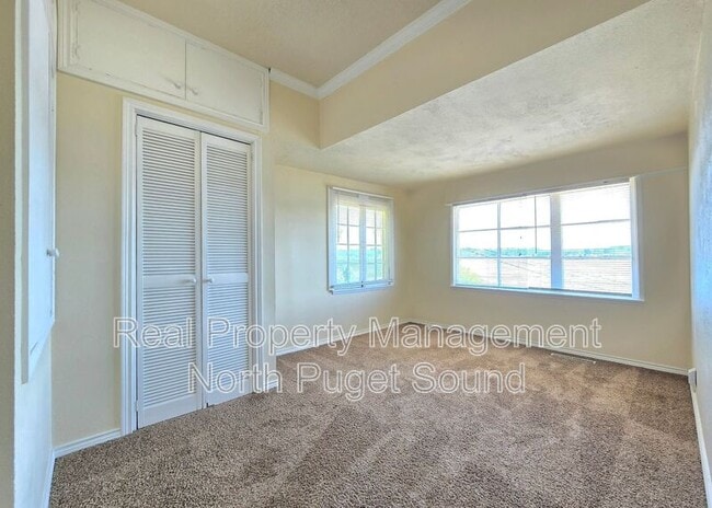 Building Photo - 11005 Maple Ln