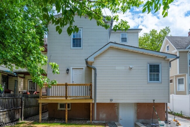 Building Photo - 231 Waverly Pl