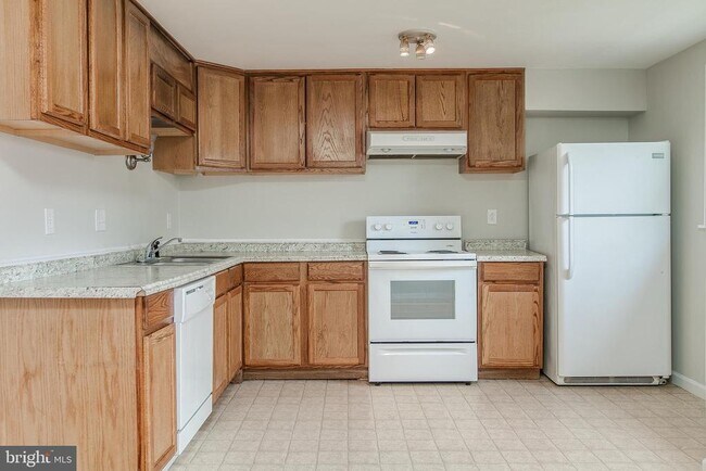 Building Photo - 1749 Carriage Way