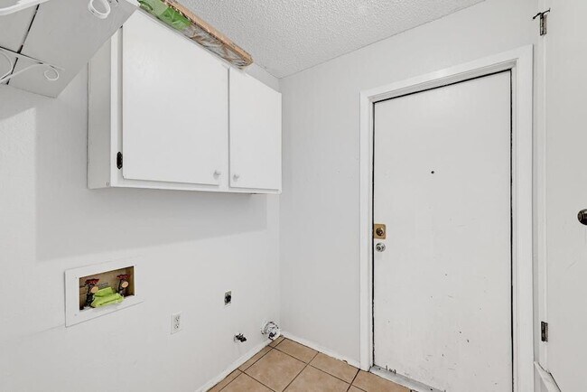 Building Photo - 10703 Onyx Cove