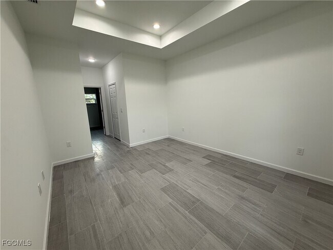 Building Photo - 4629 Laura Ave N