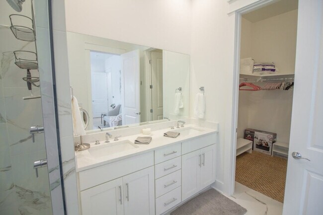 Building Photo - 141 Valdare Ln