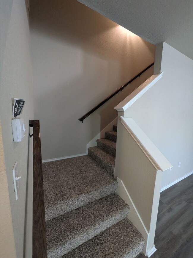 Building Photo - 5826 Grandwood Dr