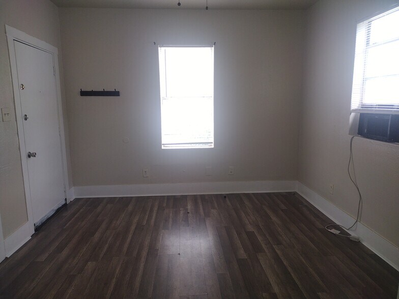 Building Photo - 2404 44th St