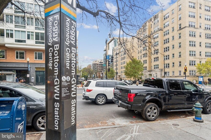 Building Photo - 1010 25th St NW