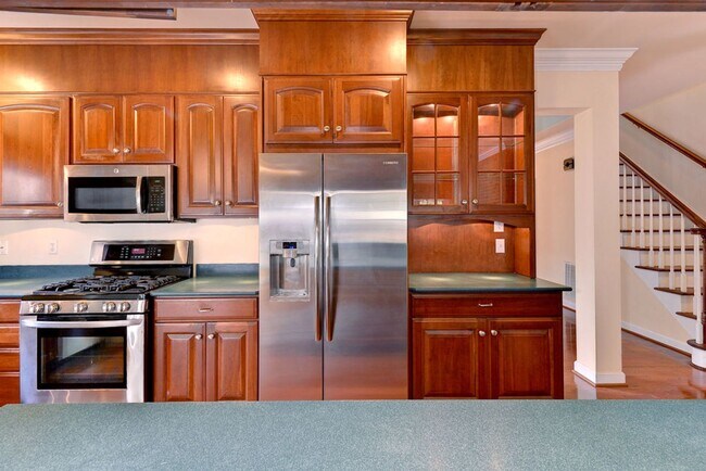 Building Photo - Low Maintenance Living in Williamsburg