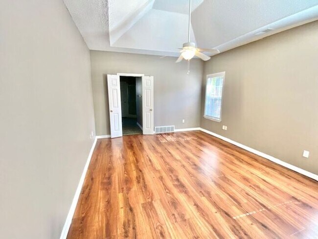 Building Photo - 3 Bedroom 2.5 bath with Loft Space Home in Cordova with Loft!