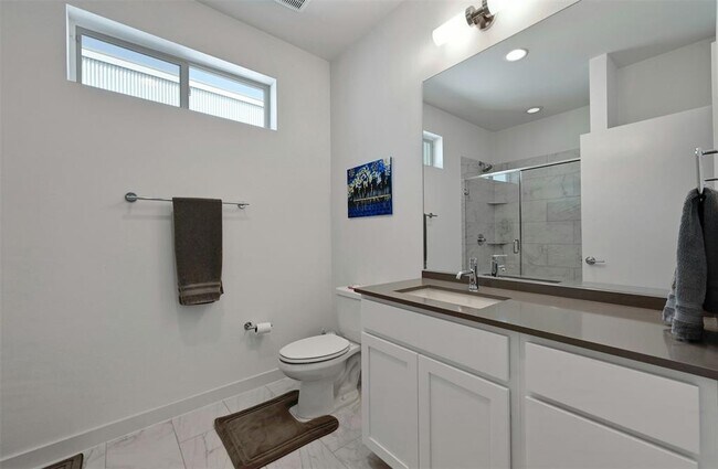 Building Photo - 801 N Bluff Dr