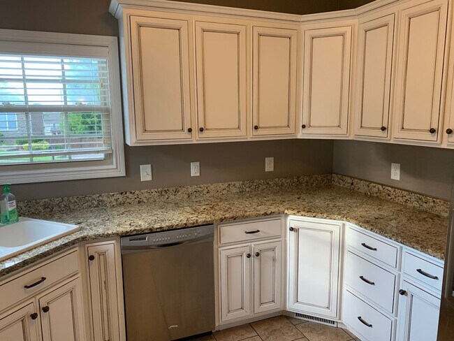 Building Photo - Luxury Living! Beautiful Brick Home in Sango with 3 car garage.
