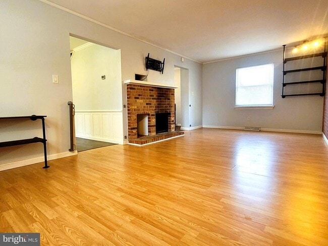 Building Photo - 6 Tudor Ct