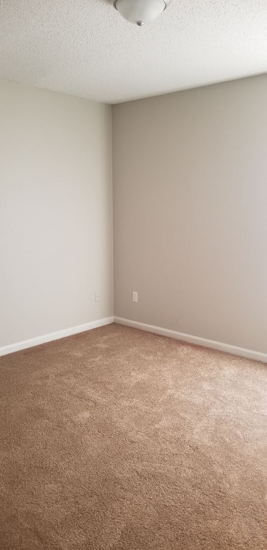 Building Photo - SPECIAL, HALF OFF FIRST MONTHS RENT!
