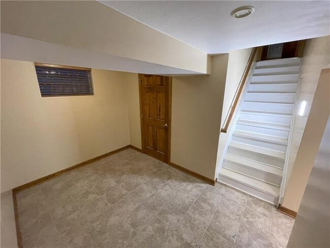 Building Photo - 109 Linden St