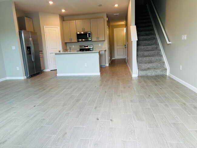 Building Photo - 3949 SE Mentmore Ln