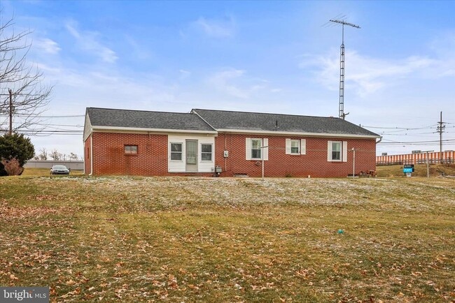 Building Photo - 1055 S Main St