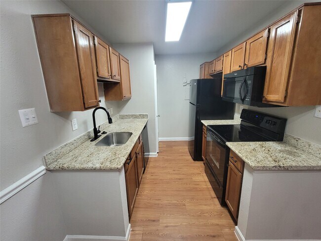 Building Photo - 7250 W Greens Rd