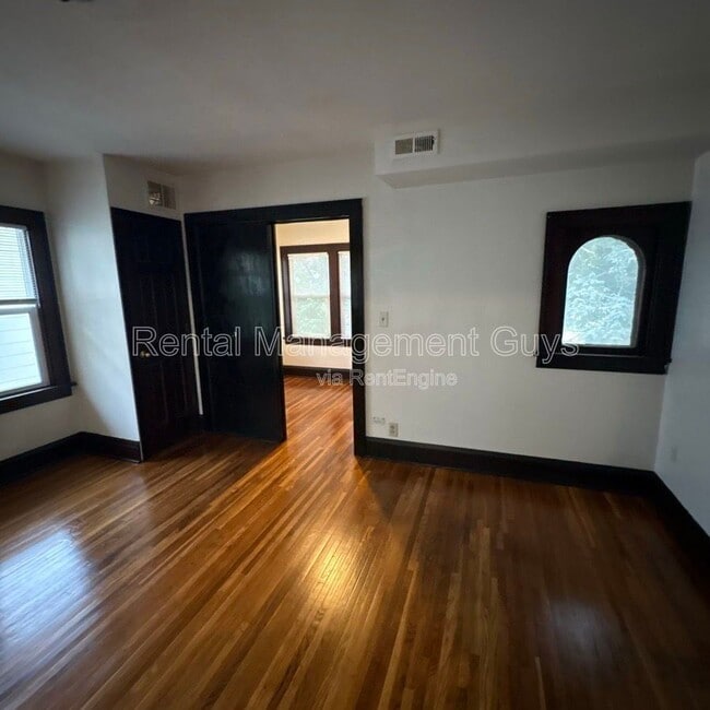 Building Photo - 2512 Fremont Ave N