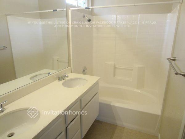 Building Photo - 44743 Johnston Dr