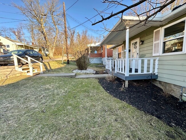 Building Photo - 8 Cord St